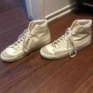 Nike Mid 77 blazer Coconut milk Women’s size 11 men 9.5